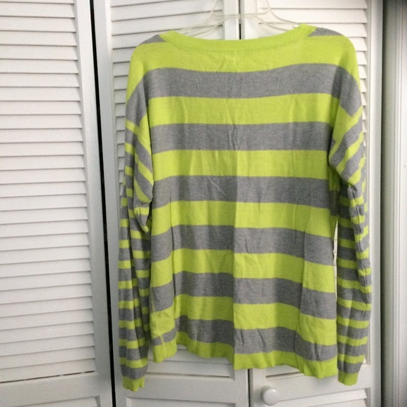 GUC Aeropostale Long Sleeve V neck Sweater. - Picture 2 of 7